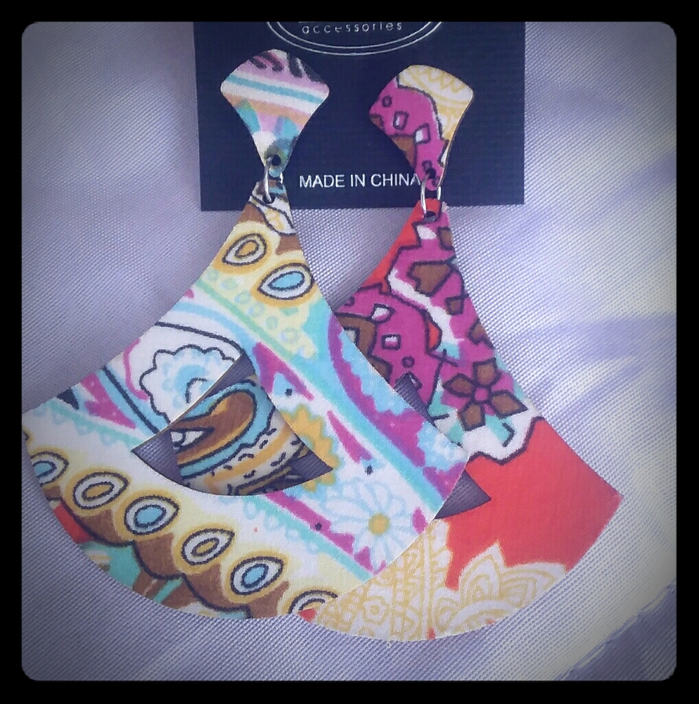 3/$15 NWT Mulitcolor Wooden Earrings